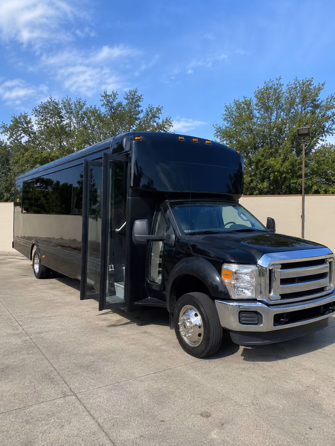 pittsburg 20 passenger party bus